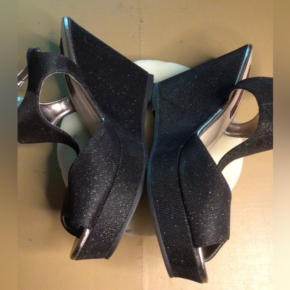 BETSYVILLE SHINE/BLACK WEDGES - Picture 3 of 6